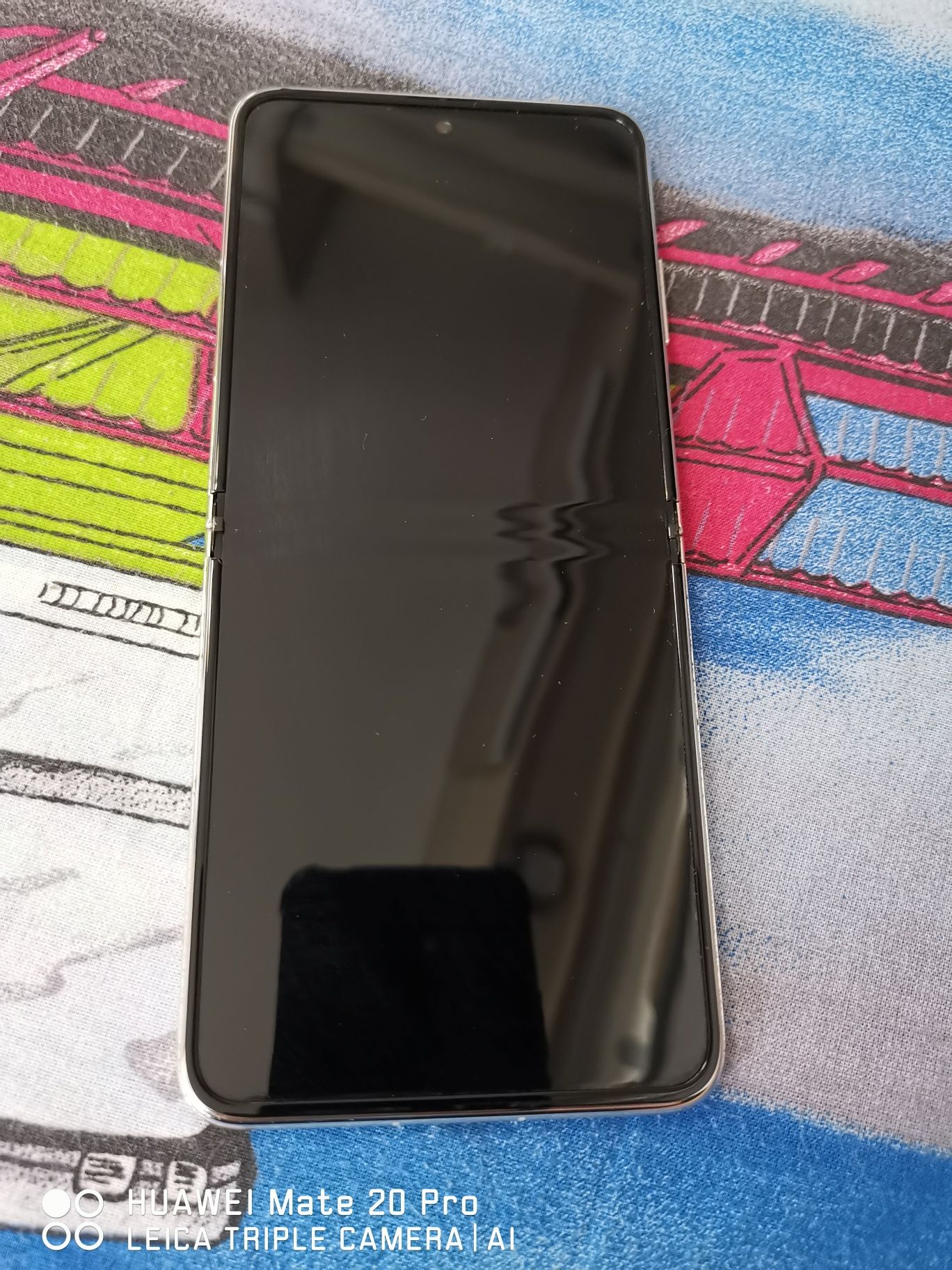 Huawei p50 pocket страхотен
