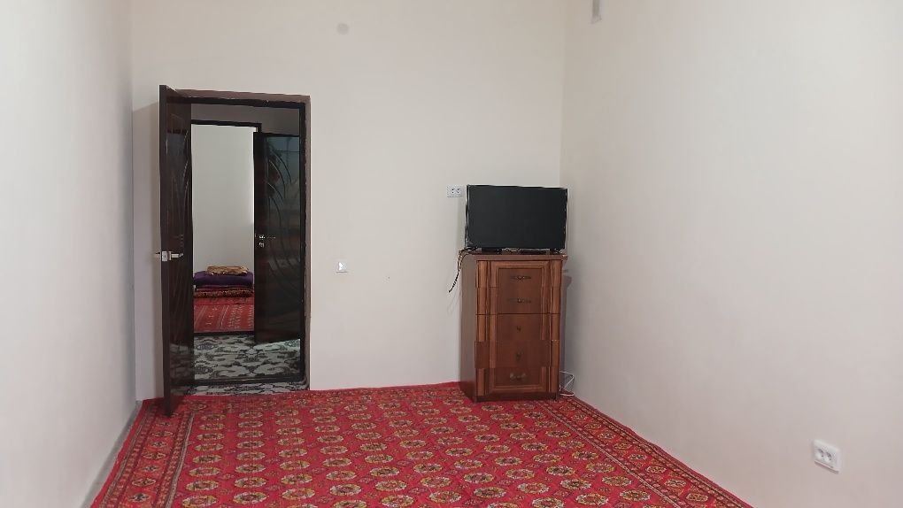 Urganch shaxar Nihol maktab yonida 7/4 qavatda joylashgan 2 xonali kv