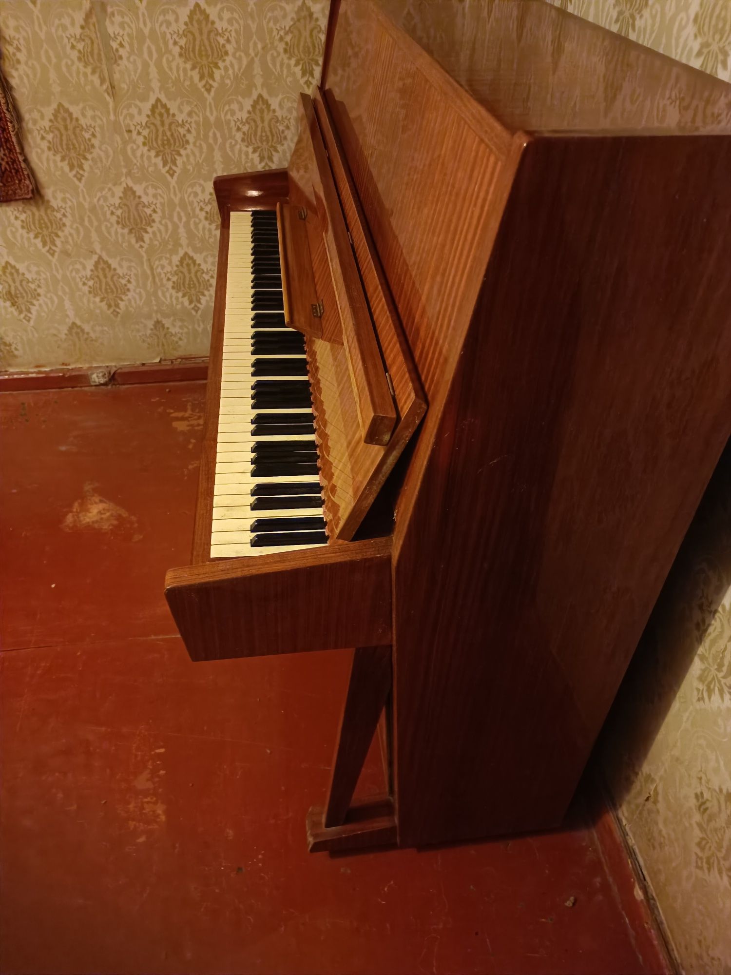 Срочно продам пианино Украина