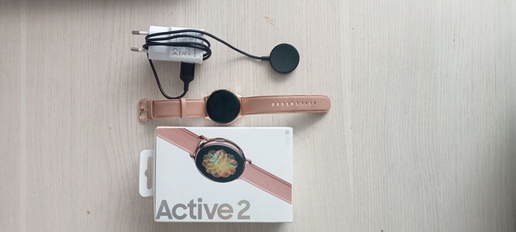 Продам Samsung Galaxy Watch Active 2.