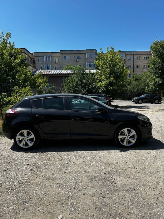 Vând Renault Megane 2014 hatchback negru