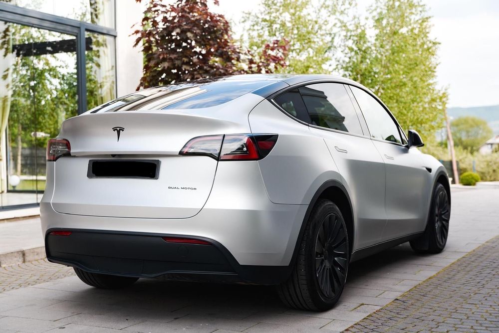 Tesla Model Y Tesla Model Y Long Range Dual Motor Interior Alb