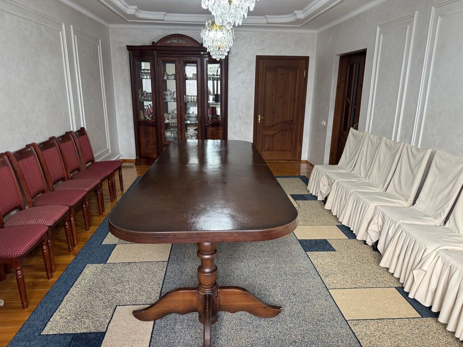 Продается стол из натурального дерева