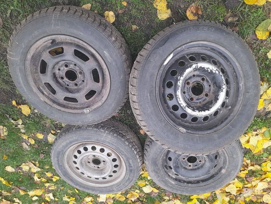 Продавам комплект зимни гуми 175/65 R14 с железни джанти