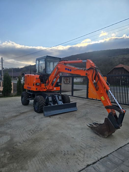 Vand miniexcavator Fiat Hitachi de 5 tone pe roti