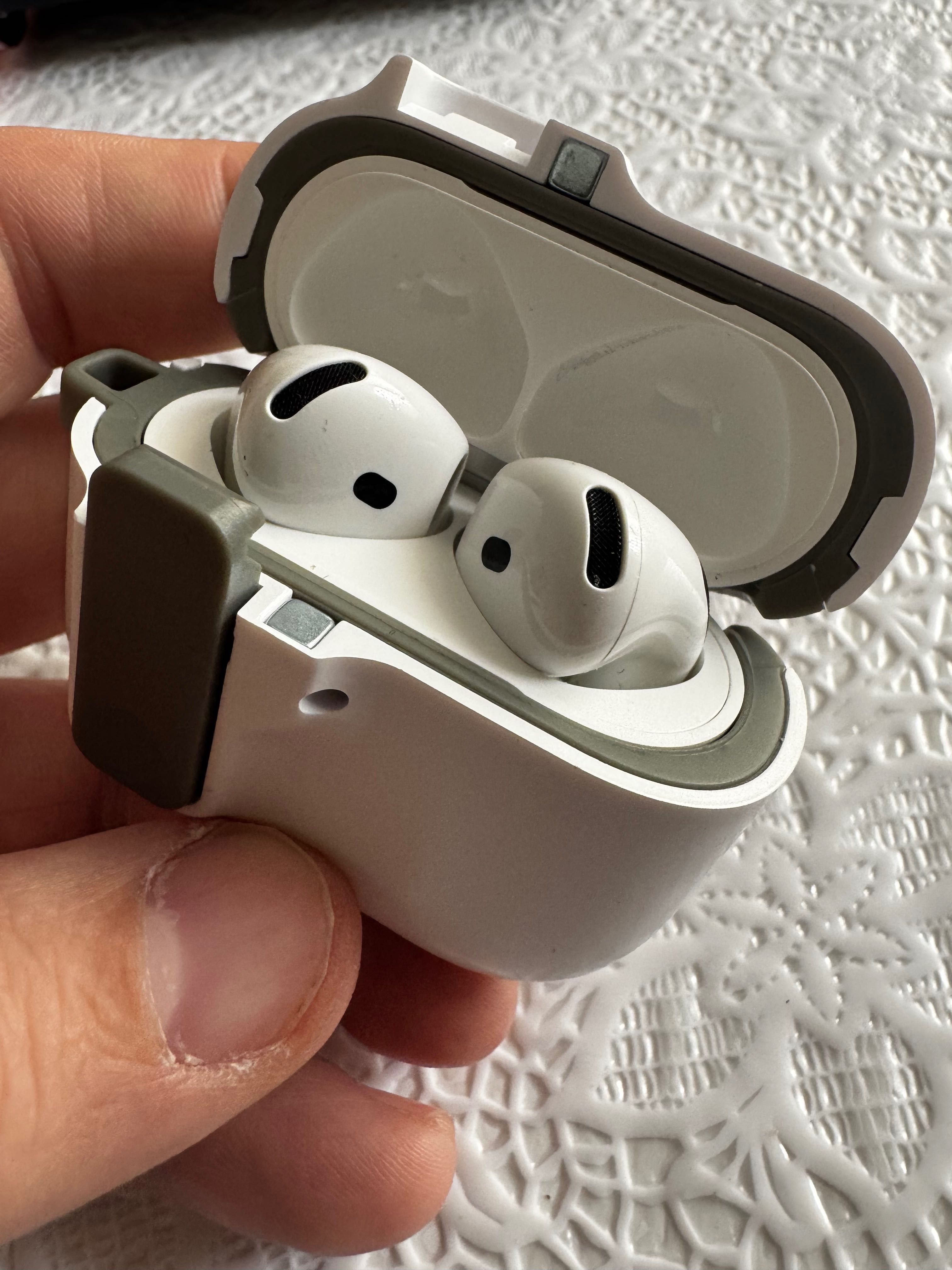 Калъф за AirPods 4