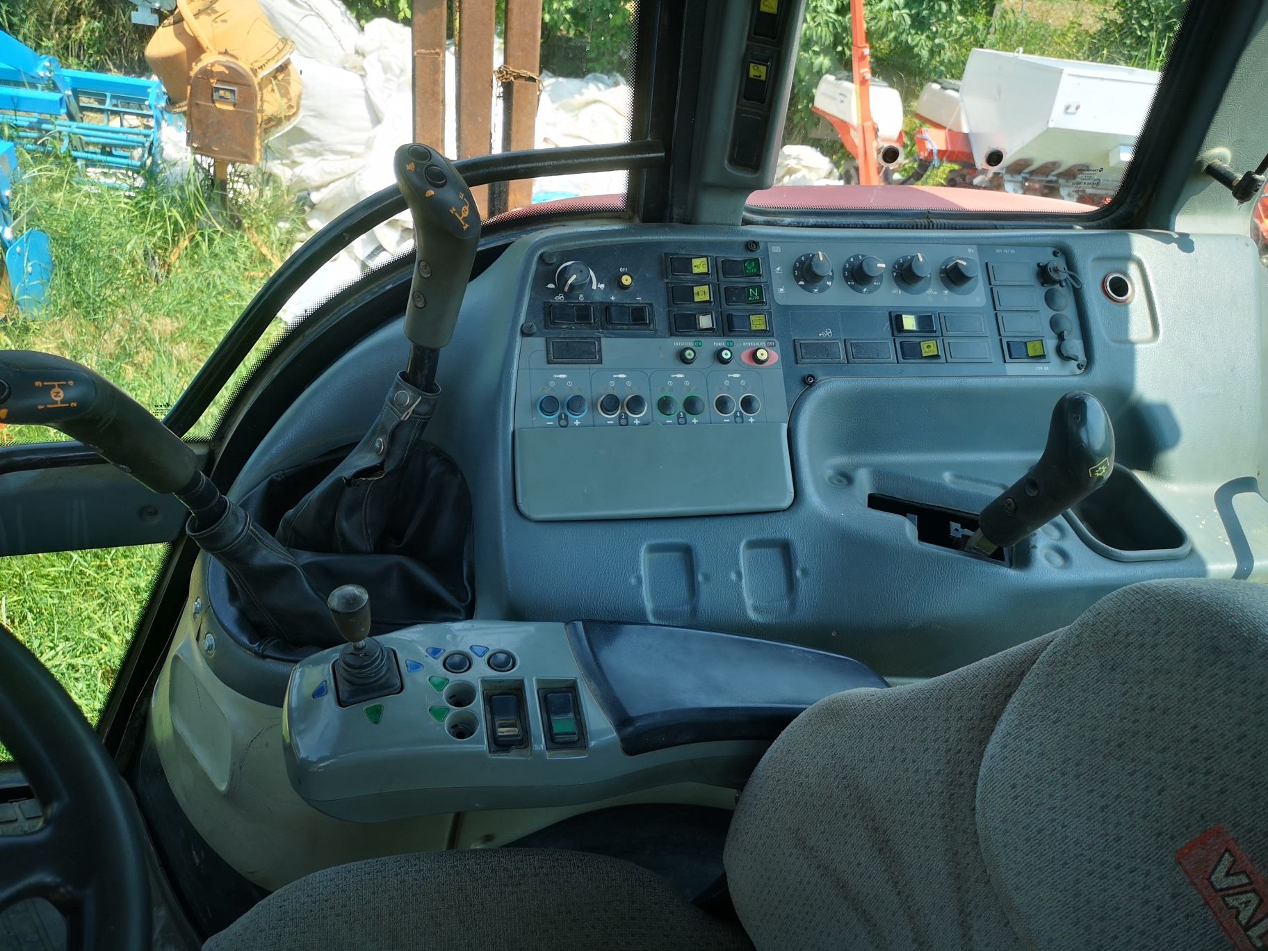 Tractor VALTRA T180