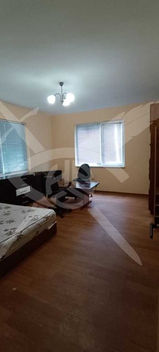 Дава се под наем Етаж от къща в София, Редута - 134 кв.м за 648.21 € - Снимка #1