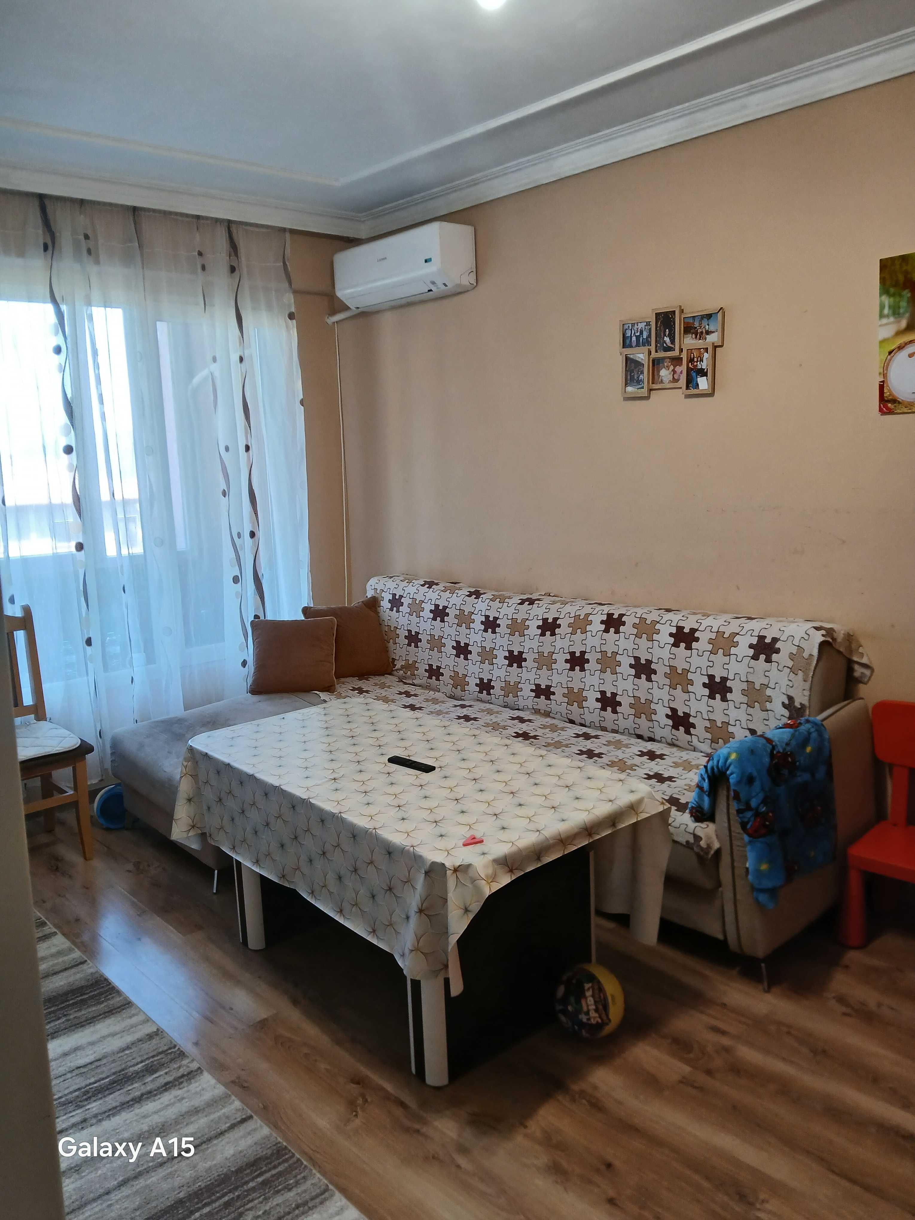 Продавам двустаен апартамент