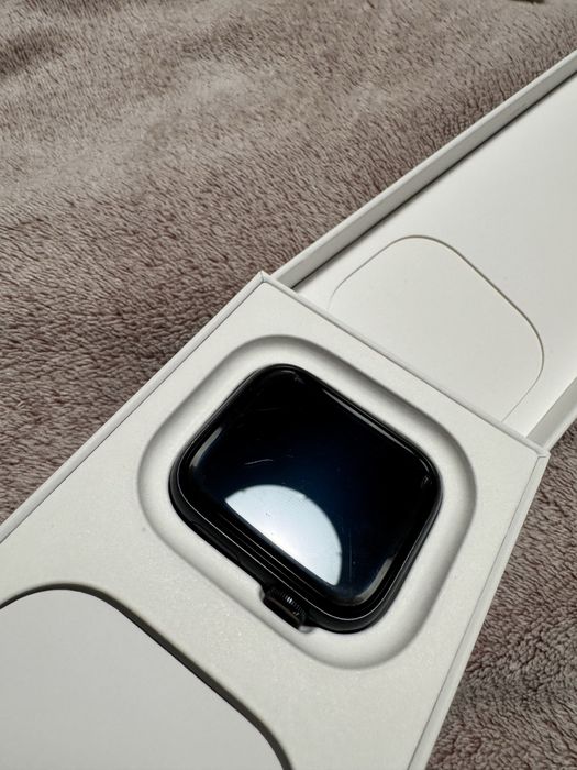 Apple Watch SE (GPS + Cellular) 2nd Generation