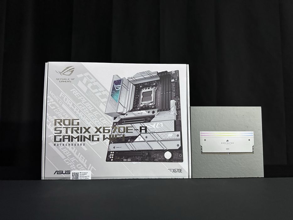 Corsair Dominator Titanium RGB 64GB 6600Mhz + ROG Strix X670E-A Gaming