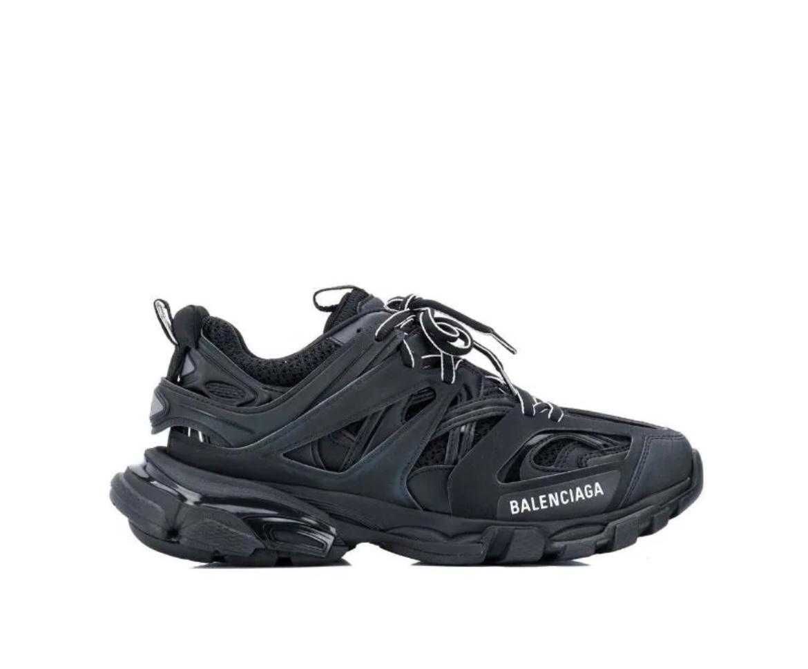 Model Balenciaga Track 2.0