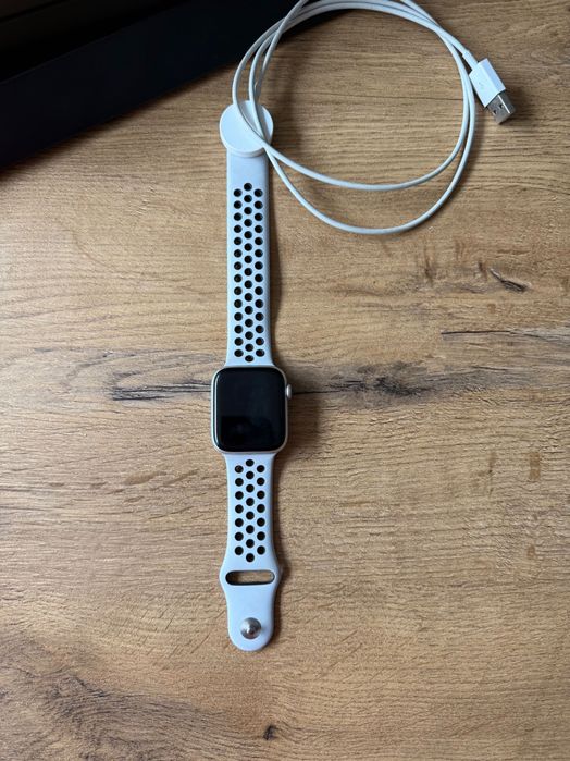 Apple watch SE 44MM Silver