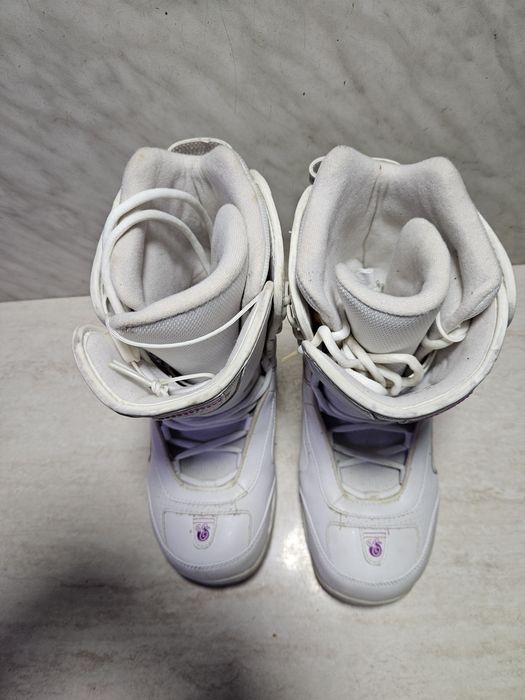 Boots 115 buti placa snowboard   5150 mărimea 39  (25   cm) .