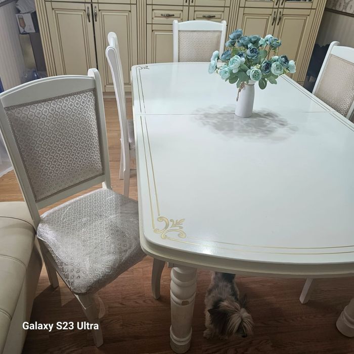 Продам большой раскладной стол со стульями