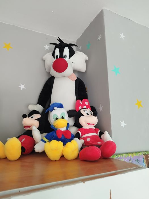 Продавам лот плюшени играчки Мики маус и компания