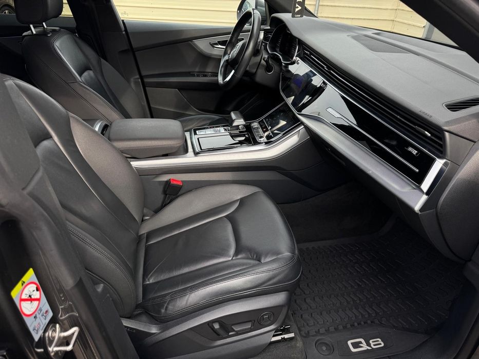 Vând  Audi Q8 5.0