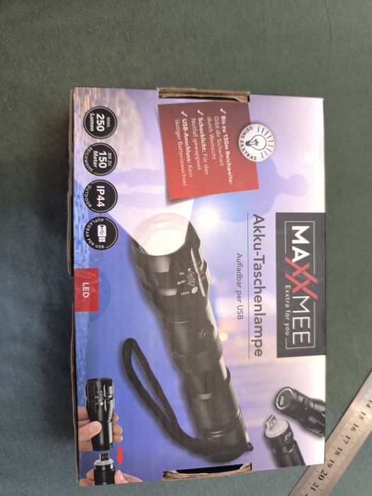 Lanterna led cu acumulator.