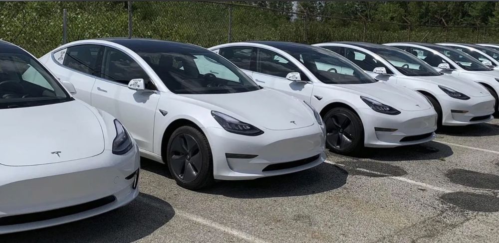 Inchirieri Tesla Model Y & Model 3 - Uber, Bolt, Blue & Elec