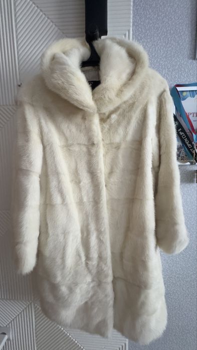 Шуба белая(молочная), норковая, натуральная