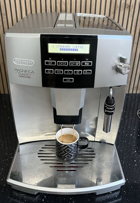 Delonghi  ESAM 04.320.S - Перфектно състояние с 6 месеца гаранция!