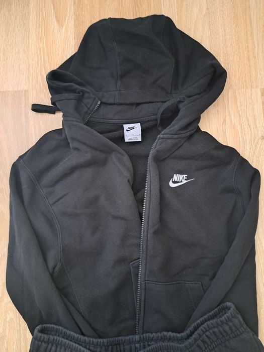 Vând trening NIKE