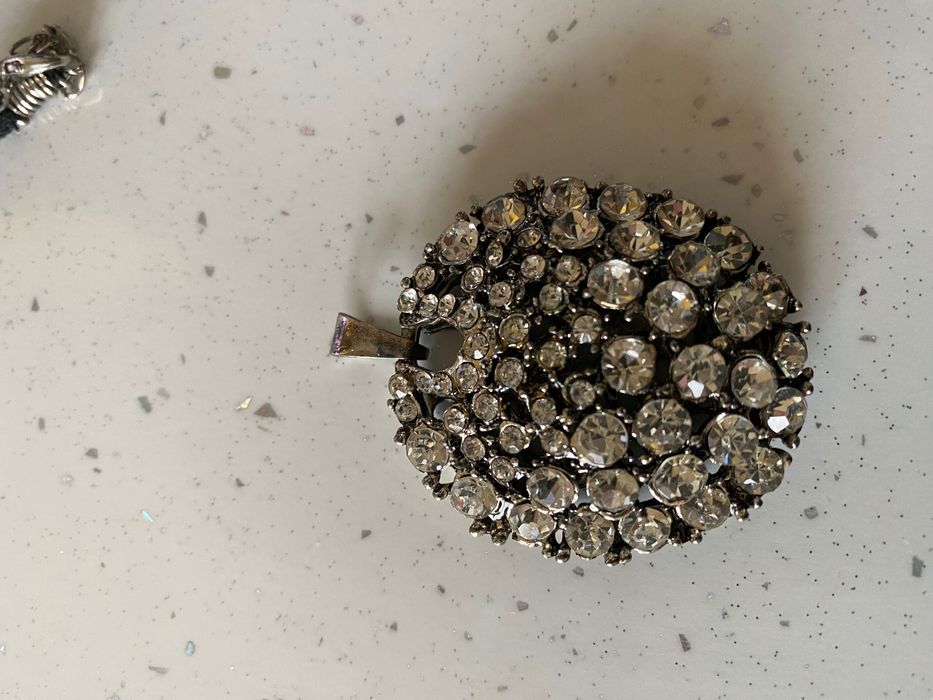 Чокър, бижу за чанта, колие и медальон