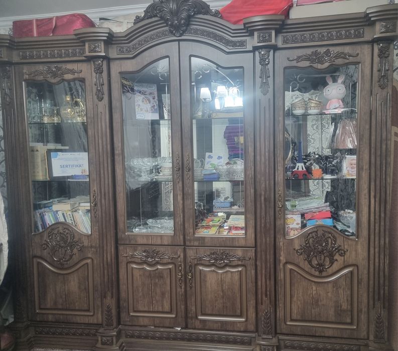 Shokolad rangli stenka