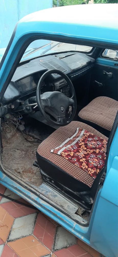 Moskvich 412 holati yaxshi hamma joyi ishlaydi