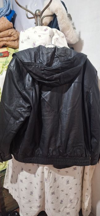 Мужской коженые куртка