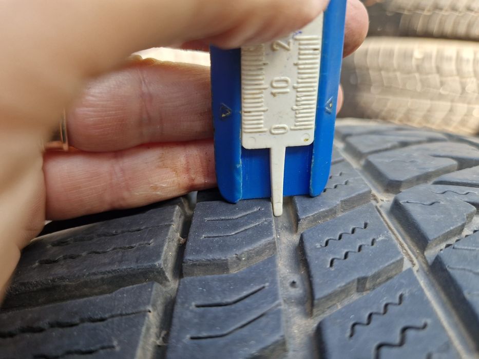 două cauciucuri; 225 55 18 de iarnă,m+s