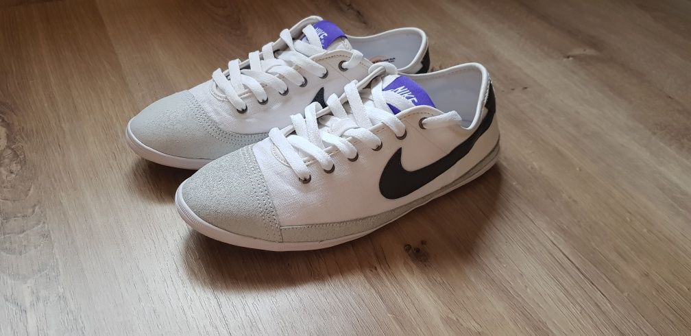 Teniși albi Nike mărimea 40