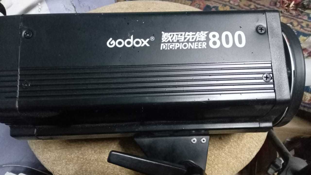 Импульсный свет Godox 800 Вт. Софтбокс 70х100 см