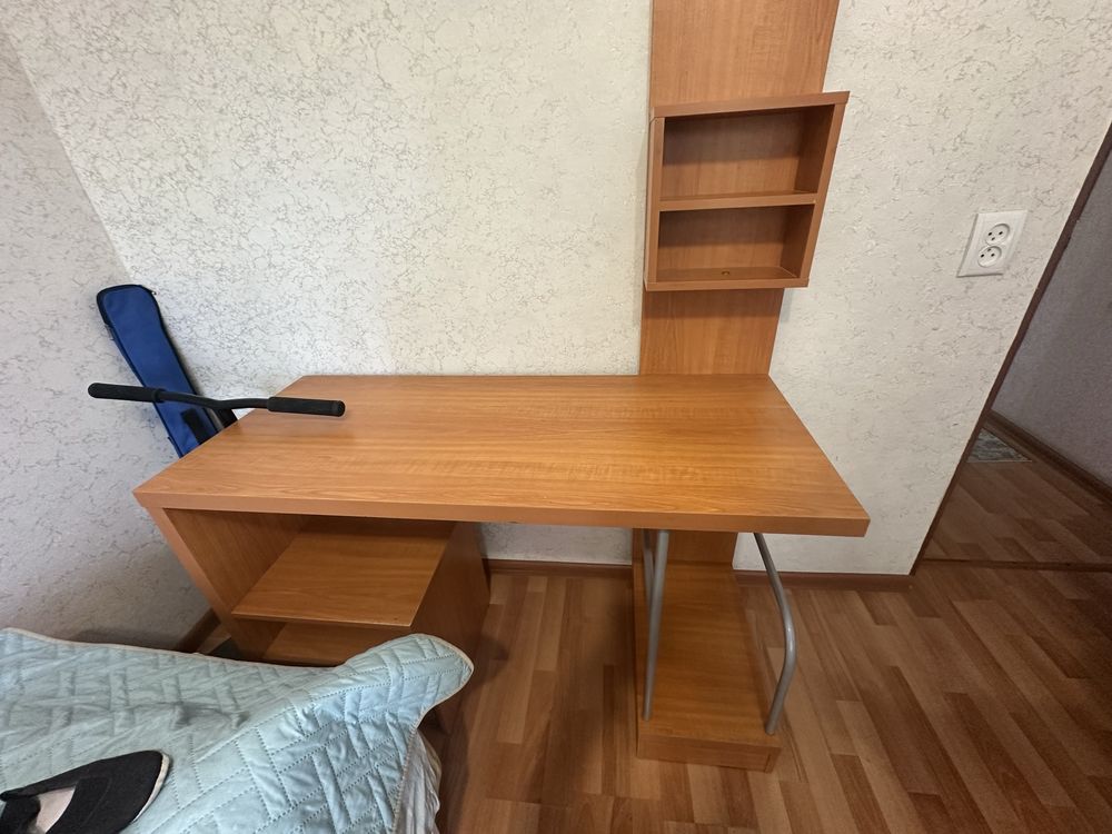 Продается стол компьютерный