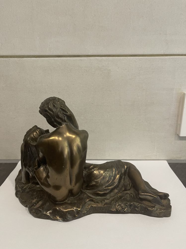 Statuete din rasina , placate  cu bronz. ( cred ) s