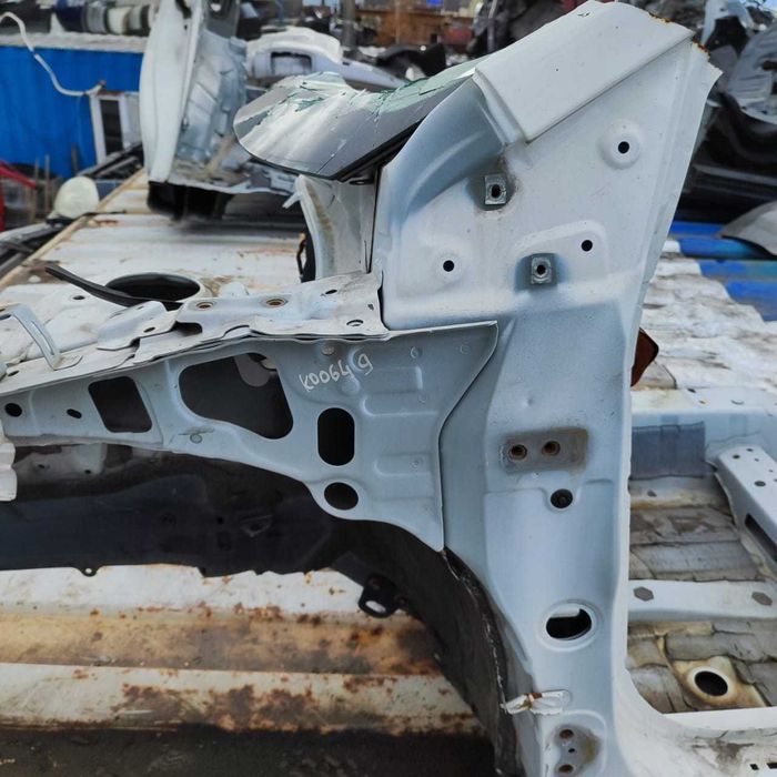 Передняя левая часть кузова (лонжероны) Toyota Avensis III  T270