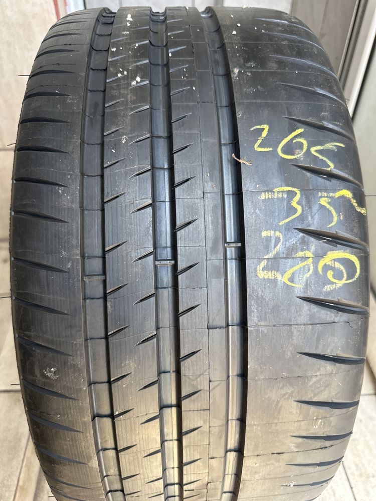 265/35/20 michelin