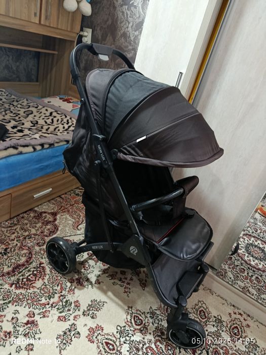 Срочно продаётся коляска складывается как чемодан. Киргили