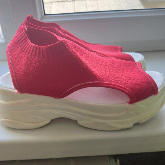 Тканевые босоножки на платформе. Великаны.