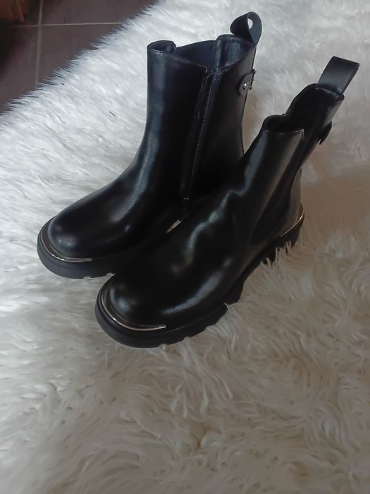 Топли боли от естествена кожа