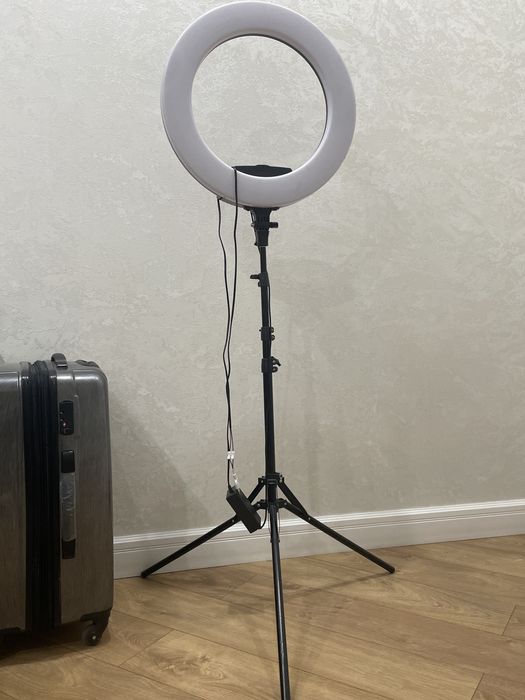 кольцевая лампа со штативом