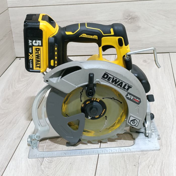 Circular pentru lemn DeWalt DCS573