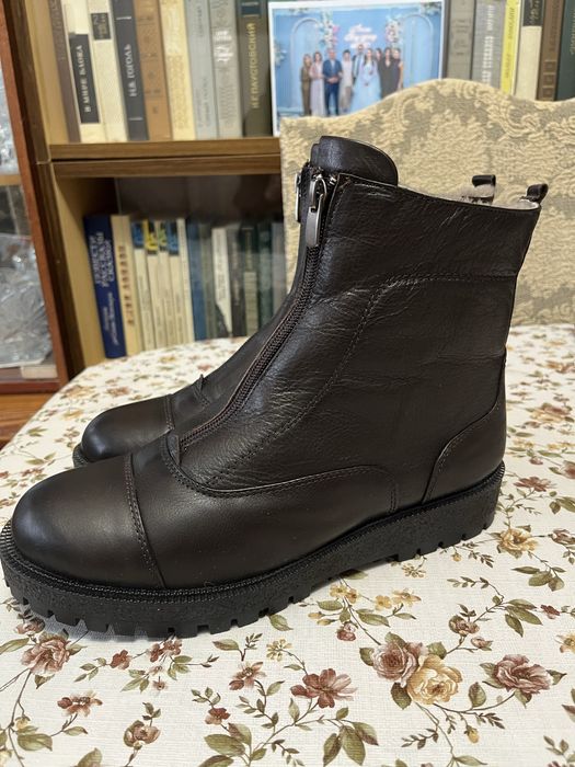 Продам зимние сапоги женские новые