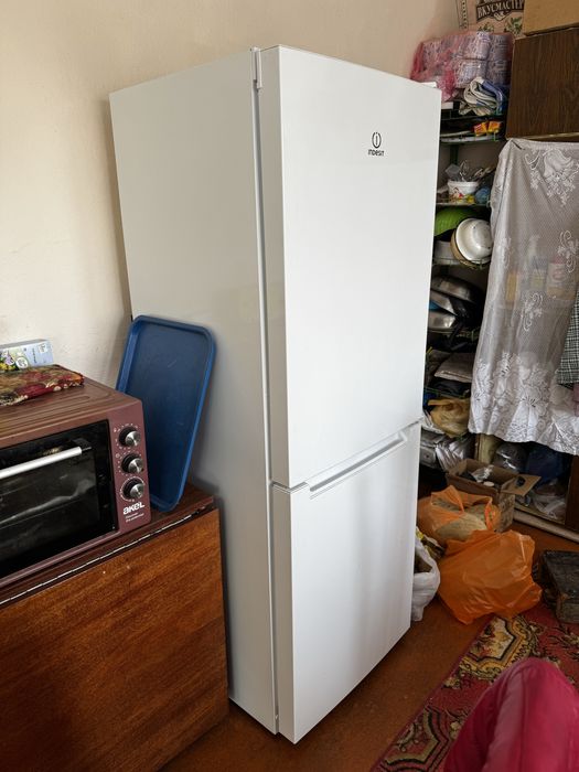 Холодильник Indesit