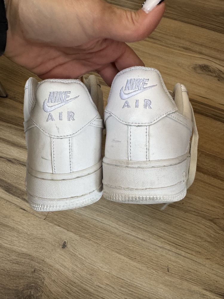 Оригинални бели кецове Nike Air Force ! 42 н