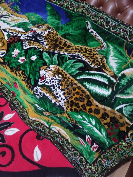 Vând carpetă aproape nouă