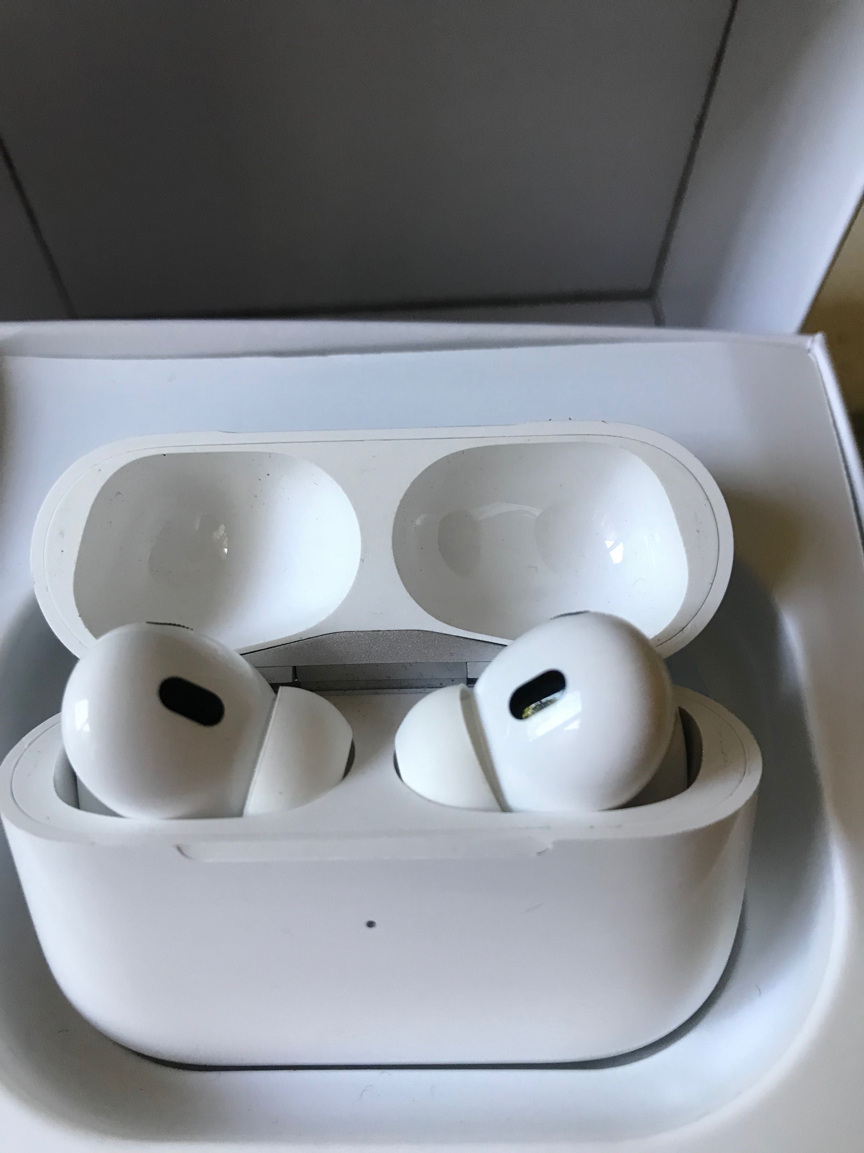 Безжични слушалки AirPods (2nd generation)