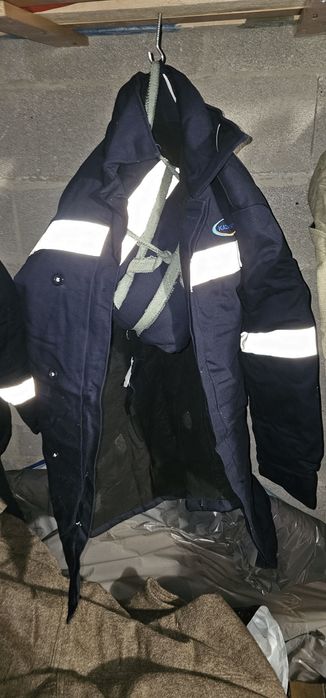 Продам зимнию спец.одежду