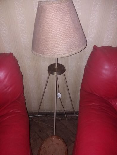 lampa vintage cu 3 picioare cu abajur