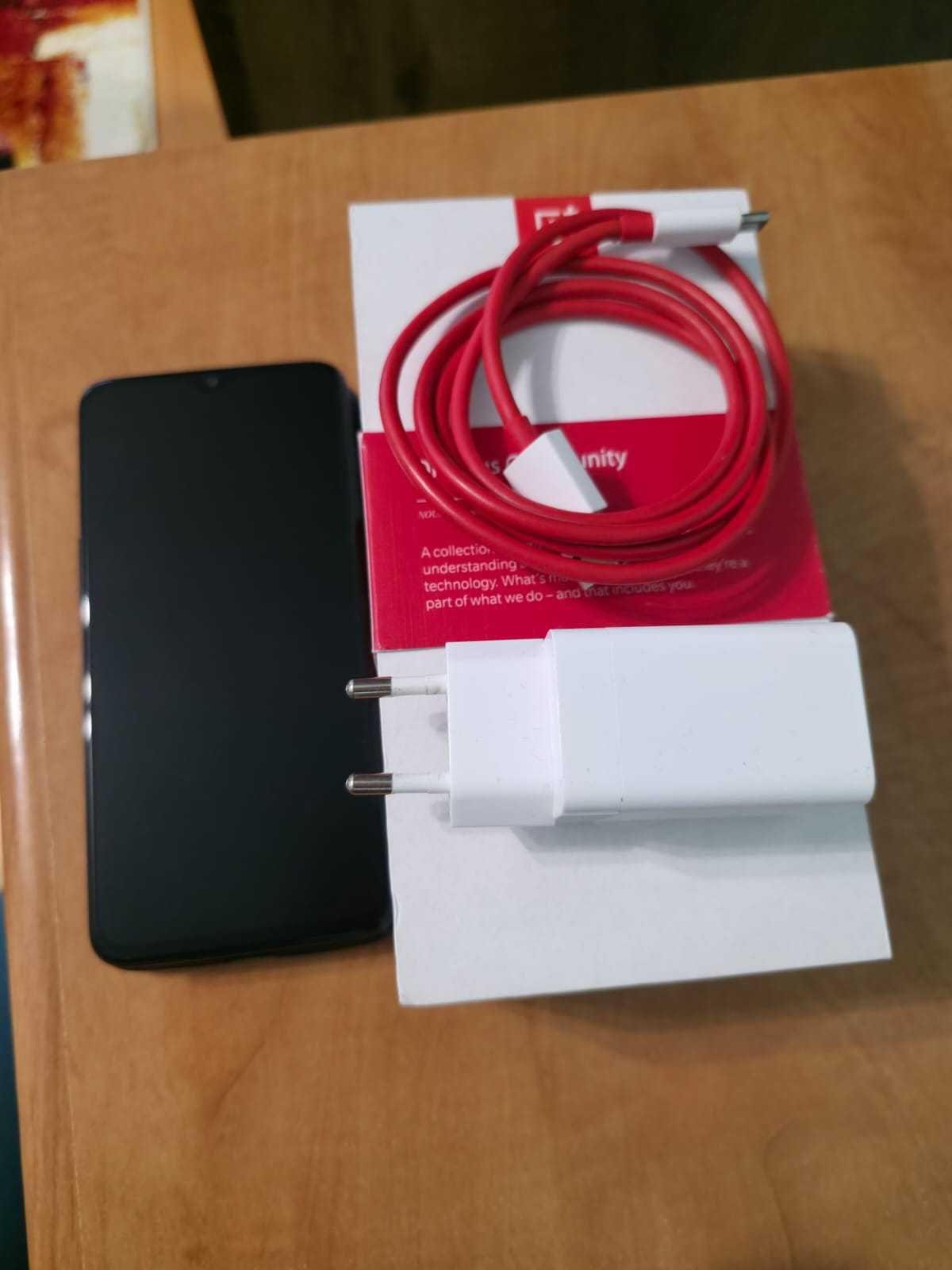 One Plus 6T Midnight Black - 128 GB Memorie Interna; 8 GB Ram